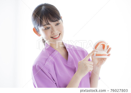 Dental hygienist  76027803