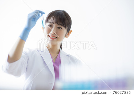 白色的一位女士 白色的一位女士 76027885