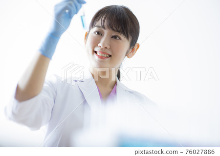 A lady in white 76027886