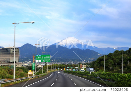 Mt. Fuji seen from the Tomei Expressway, Kanagawa Prefecture Mt. Fuji seen from the Tomei Expressway, Kanagawa Prefecture 76028408