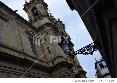 Overseas scenery with street lights and churches 76028546