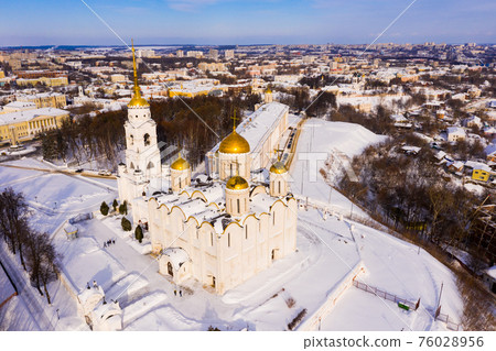 Aerial view of Assumption Cathedral in winter in the city of Vladimir. Aerial view of Assumption Cathedral in winter in the city of Vladimir. 76028956