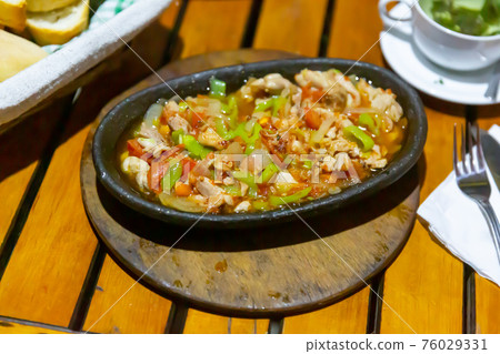 Turkish sote tavuk kavurma 76029331