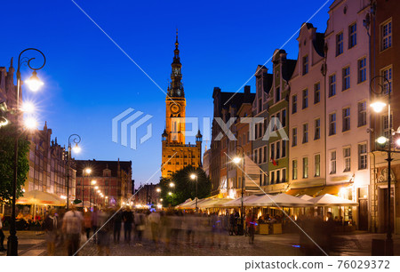 Spire of Gdansk Main Town Hall in twilight Spire of Gdansk Main Town Hall in twilight 76029372