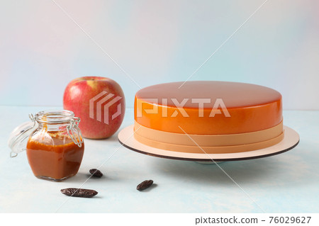 Red apple mousse cake with caramel and tonka beans 76029627