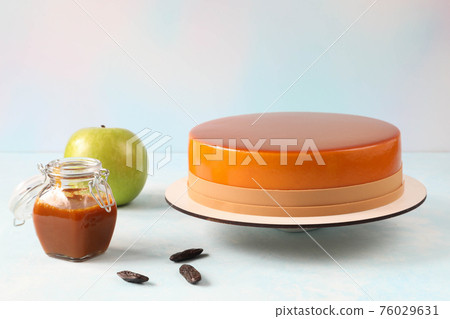 Mousse cake with ingredients-caramel, tonka beans and green apple Mousse cake with ingredients-caramel, tonka beans and green apple 76029631