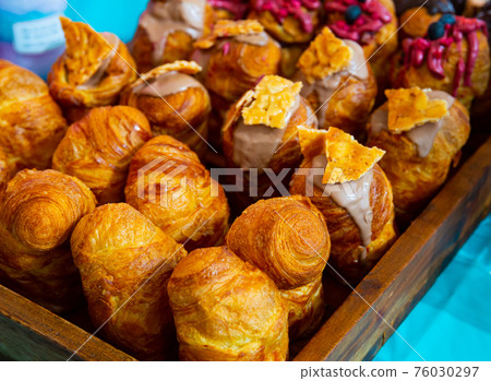 Sweet cruffins from yeast puff pastry with different toppings 76030297