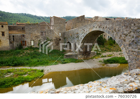 Medieval stone bridge in Lagrasse Medieval stone bridge in Lagrasse 76030726