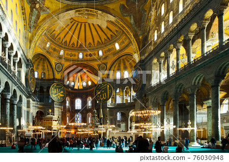 Interior of Hagia Sophia in Istanbul 76030948