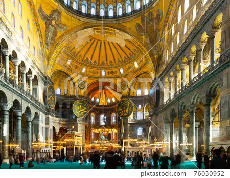 View of the central part of the interior of the Hagia Sophia. Turkey 76030952