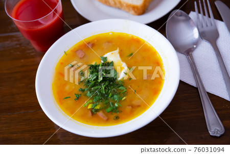 Pea soup with herbs and sour cream Pea soup with herbs and sour cream 76031094
