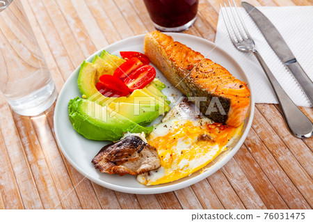 Salmon with fried egg and fresh vegetables 76031475