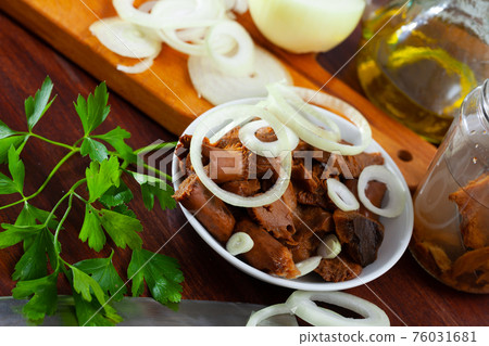 Salad of pickled red pine mushrooms, onion and greens 76031681