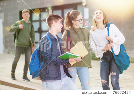 Teenage students talking outside after lessons 76032434