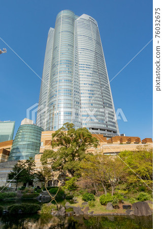 東京都港區六本木新城和盛開的櫻花 76032675