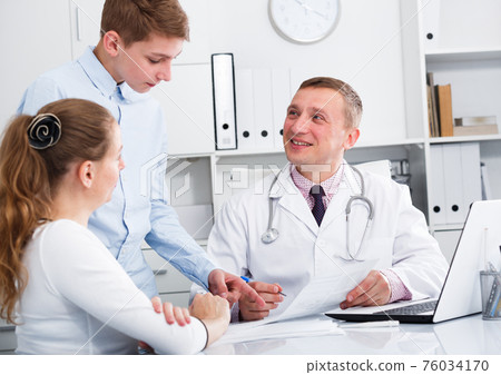 Consultation with doctor 76034170