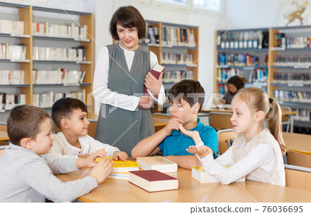 Female teacher and pupils working in classroom Female teacher and pupils working in classroom 76036695