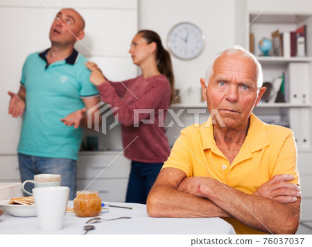 Home quarrel between father and adult children Home quarrel between father and adult children 76037037