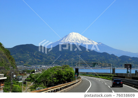Mt. Fuji seen from near Yui PA Tomei Expressway up line Mt. Fuji seen from near Yui PA Tomei Expressway up line 76038609