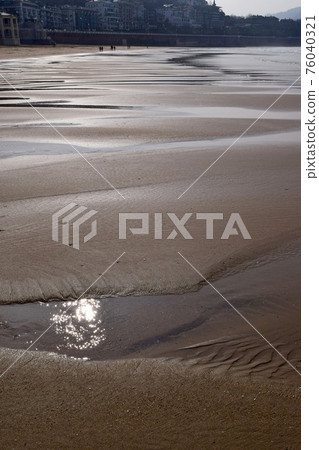 Beautiful sandy beach on the beach of La Concha, Spain 76040321