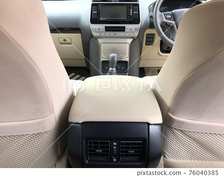 Car image 76040385