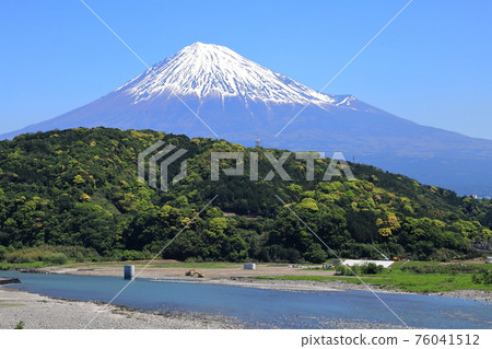 Fujikawa and Mt. Fuji from the Fujikawa service area 76041512