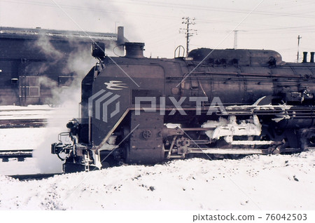 In the winter of 1971, waiting for c622, Oshamambe Motive Power Depot, Hokkaido, Hakodate Main Line 76042503