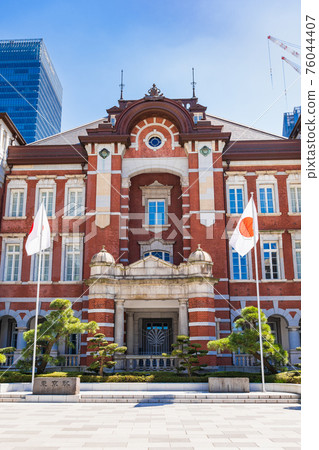 Tokyo Station Marunouchi Station Building Vertical Composition Tokyo Station Marunouchi Station Building Vertical Composition 76044407