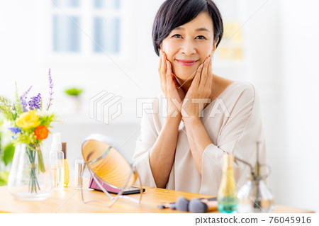 高級女性美 76045916