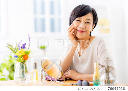 高級女性美 76045918