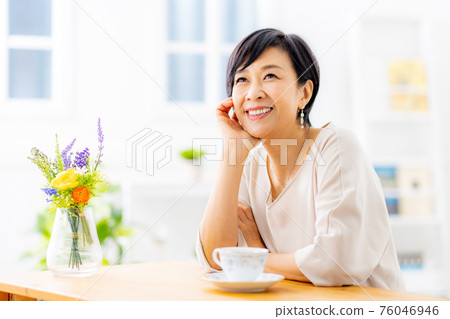女高管喝茶 76046946