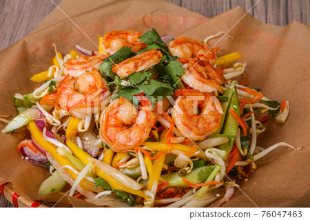 Asian salad with mango and prawn Asian salad with mango and prawn 76047463