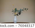 Vase with mini pineapple 76048317