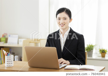 Online interview job hunting 76048941