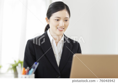 在線面試求職 76048942