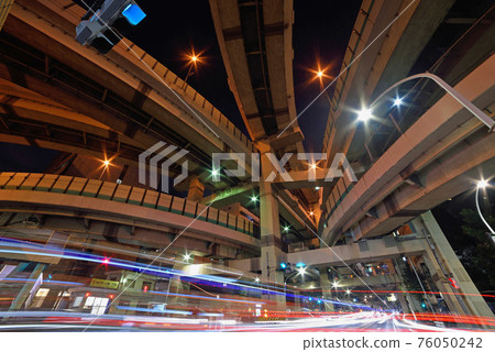 夜晚的箱崎路口 夜晚的箱崎路口 76050242