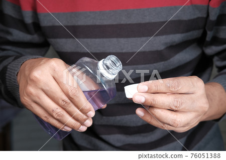 mouthwash liquid flowing into a cap mouthwash liquid flowing into a cap 76051388
