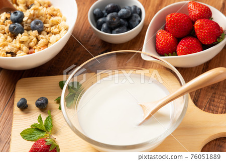 Breakfast yoghurt Breakfast yoghurt 76051889
