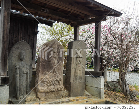 Stone structures in Demarunakago, Kawajima Town, Saitama Prefecture 76053253