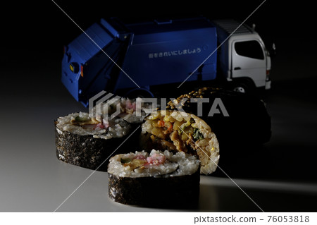 Image shooting of mass disposal after setsubun with a cleaning car and thick roll 76053818