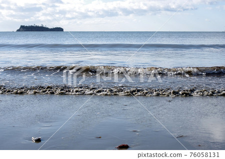 A beach A beach 76058131