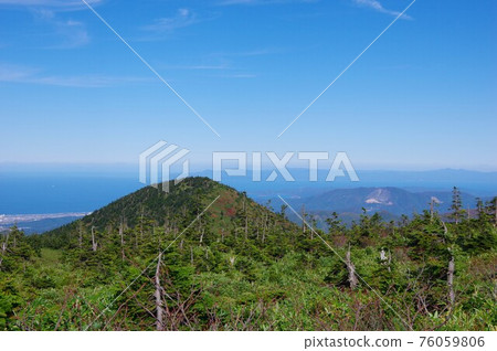 可俯瞰下北半島和陸奧灣的青森縣八甲田山高山植物展望台 76059806