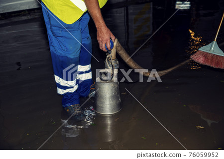 Parking lot in water 76059952