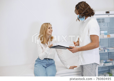 Doctor preparing for the medical examination procedure 76060495