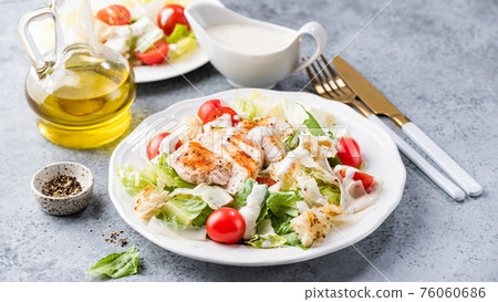 Salad with grilled chicken and cherry tomatoes Caesar Salad with grilled chicken and cherry tomatoes Caesar 76060686