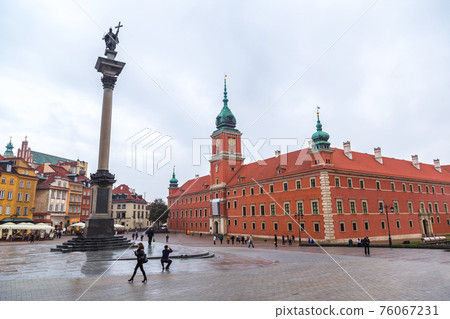 Royal Castle and Sigismund Column in Warsaw 76067231