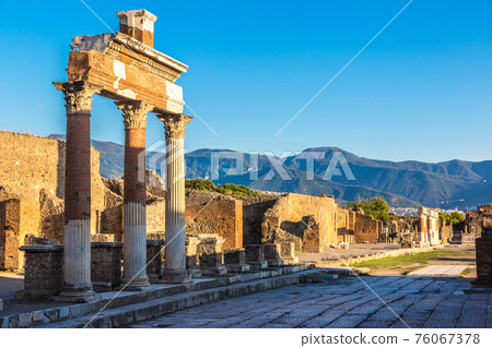 Pompeii city 76067378