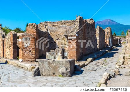 Pompeii city 76067386