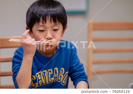 小學男孩 小學男孩 76068126