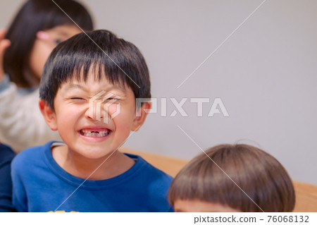 小學男孩 76068132